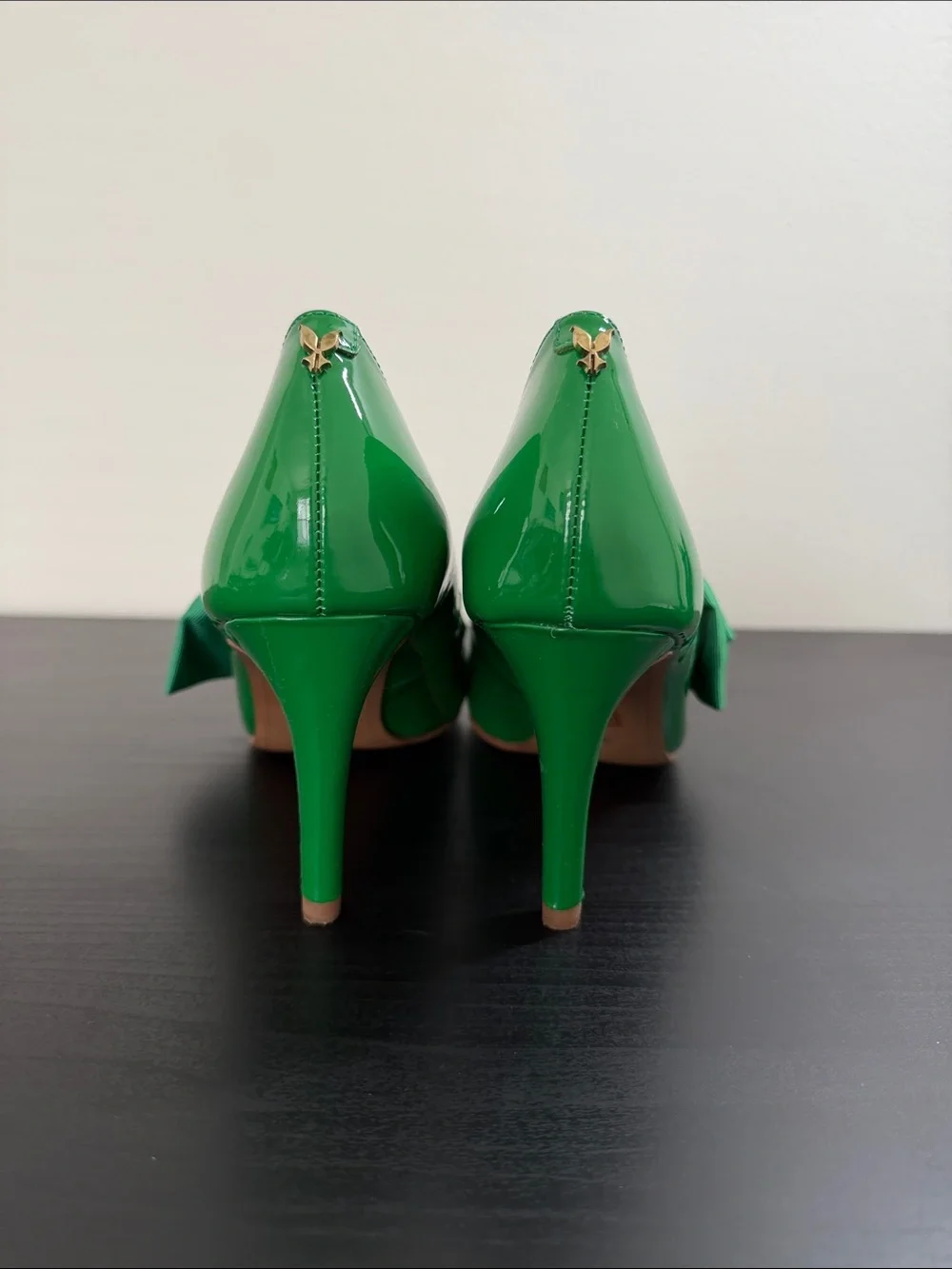 J.Renee Green Patent Pointed-Toe Pumps with Bow. Size 8
